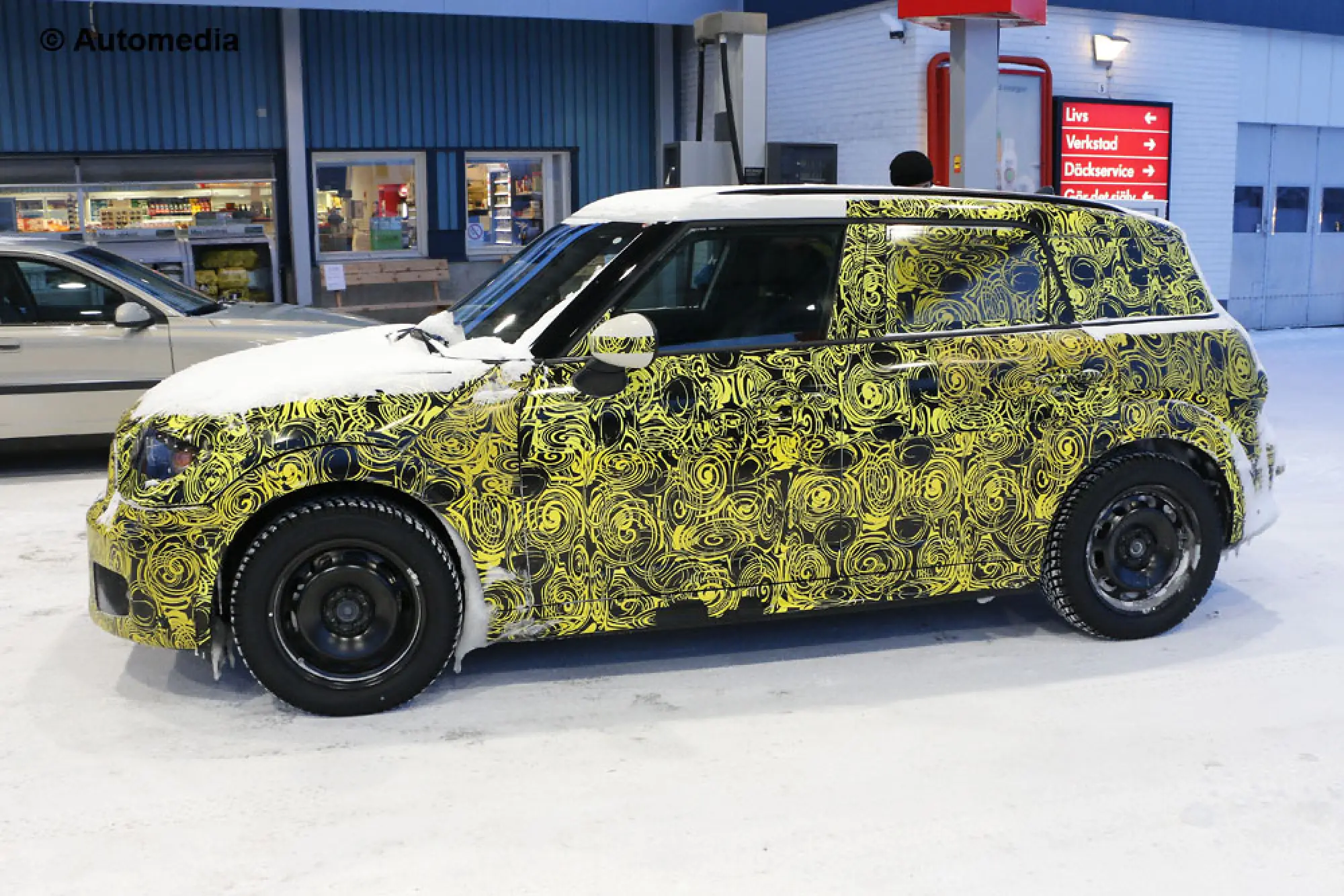 MINI Countryman 2017 - Foto spia 20-01-2015 - 3