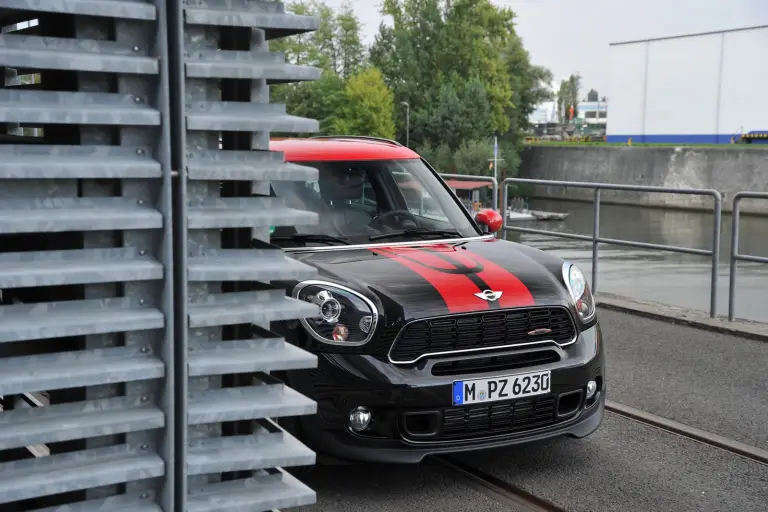 MINI Countryman JCW 2012 nuove immagini - 16