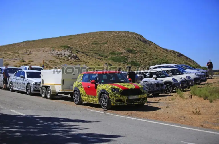 MINI Countryman MY 2017 - Foto spia 09-08-2016 - 3