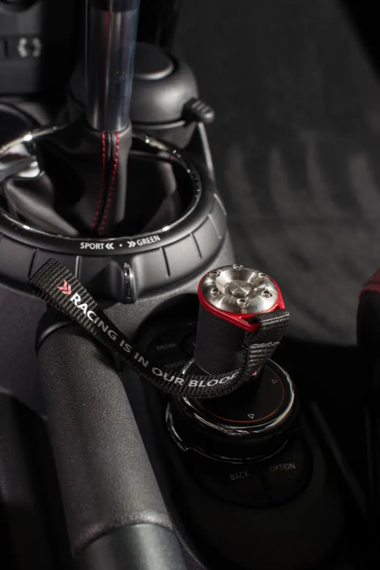 MINI John Cooper Works Challenge Edition - 3