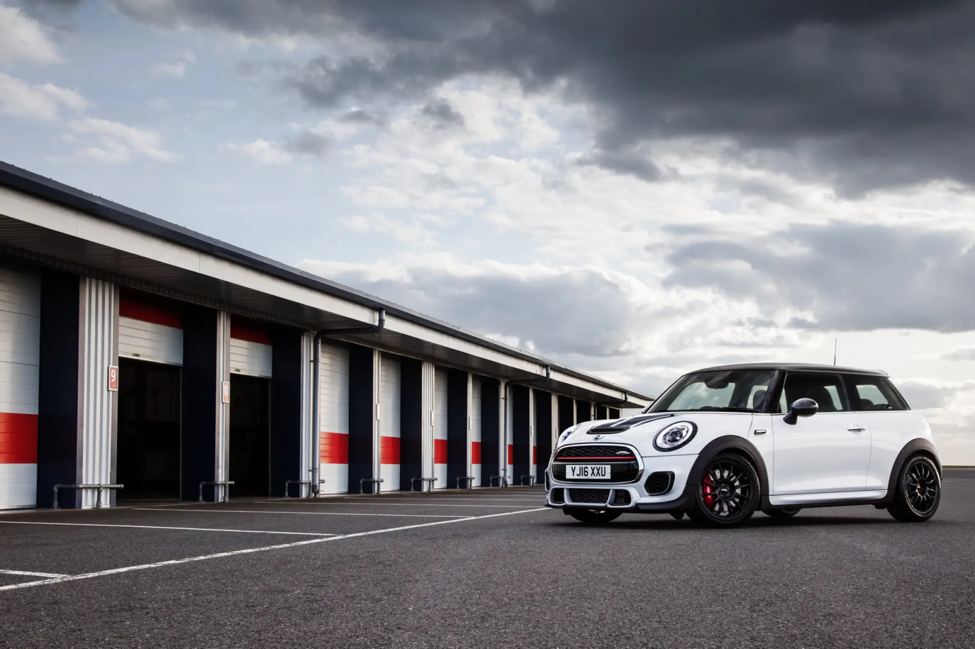 MINI John Cooper Works Challenge - 1