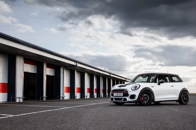 MINI John Cooper Works Challenge - 1