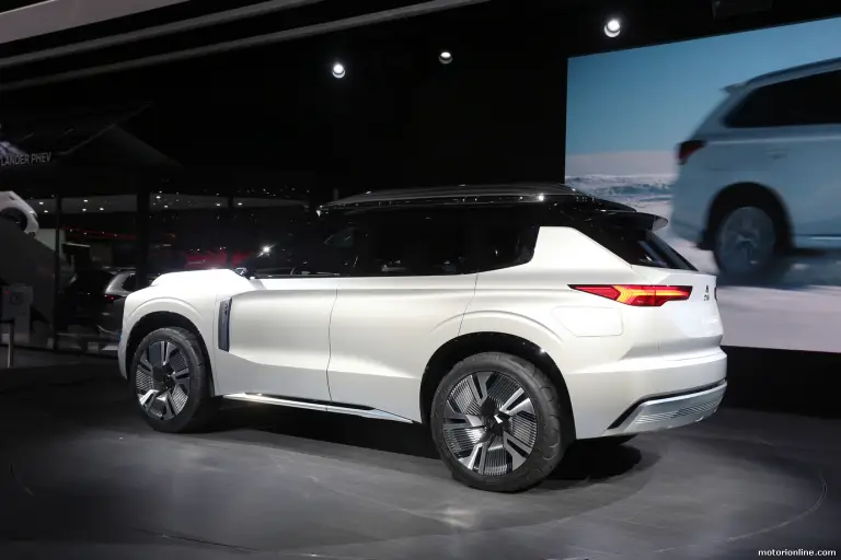 Mitsubishi Engelberg Tourer - Salone di Ginevra 2019 - 17