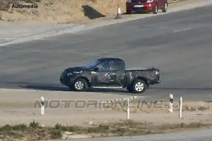 Mitsubishi L200 quinta generazione - Foto spia 06-12-2013
