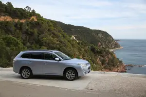 Mitsubishi Outlander PHEV 2014 - 1