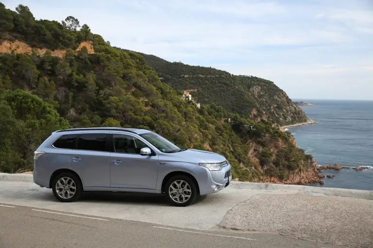 Mitsubishi Outlander PHEV 2014 - 1