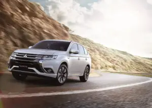 Mitsubishi Outlander PHEV 2016