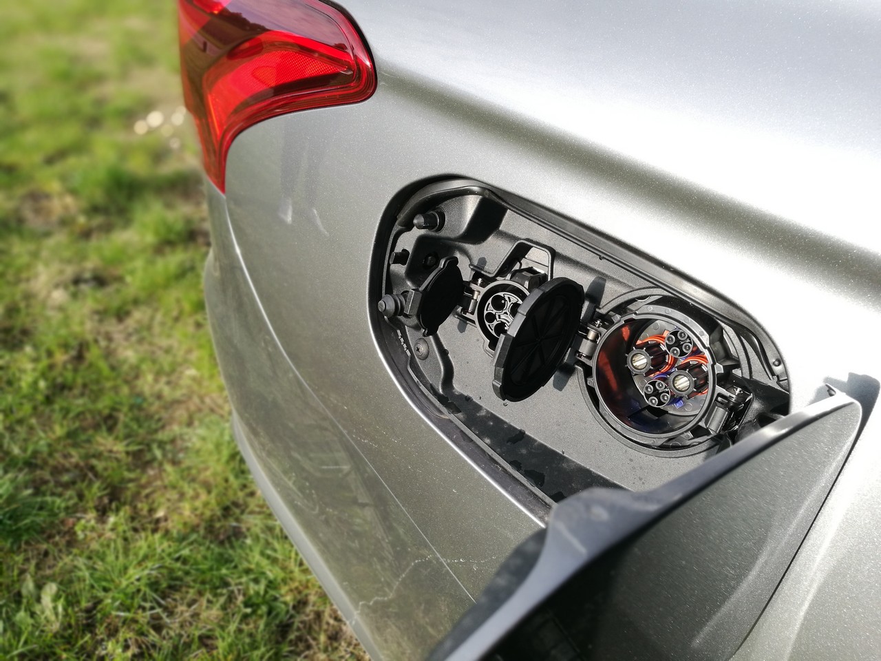 Mitsubishi Outlander PHEV 2019 - Test Drive in Anteprima