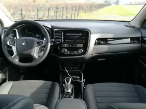 Mitsubishi Outlander PHEV 2019 - Test Drive in Anteprima  - 1