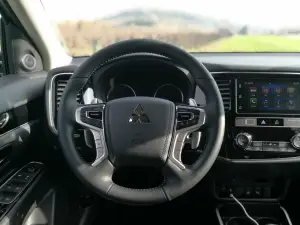 Mitsubishi Outlander PHEV 2019 - Test Drive in Anteprima  - 3
