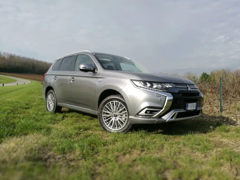 Mitsubishi Outlander PHEV 2019 - Test Drive in Anteprima  - 4