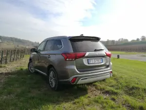 Mitsubishi Outlander PHEV 2019 - Test Drive in Anteprima  - 6