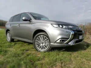 Mitsubishi Outlander PHEV 2019 - Test Drive in Anteprima  - 13