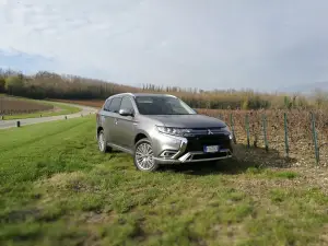 Mitsubishi Outlander PHEV 2019 - Test Drive in Anteprima  - 14