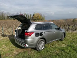 Mitsubishi Outlander PHEV 2019 - Test Drive in Anteprima  - 19