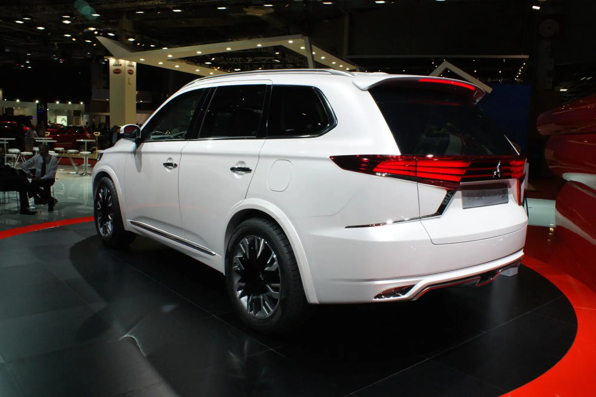 Mitsubishi Outlander PHEV Concept-S - Salone di Parigi 2014 - 1