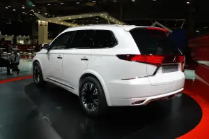 Mitsubishi Outlander PHEV Concept-S - Salone di Parigi 2014 - 1