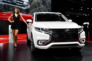 Mitsubishi Outlander PHEV Concept-S - Salone di Parigi 2014 - 4