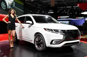 Mitsubishi Outlander PHEV Concept-S - Salone di Parigi 2014 - 5