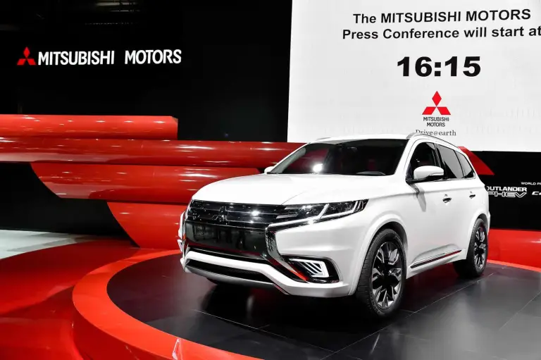Mitsubishi Outlander PHEV Concept-S - Salone di Parigi 2014 - 6
