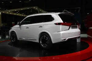 Mitsubishi Outlander PHEV Concept-S - Salone di Parigi 2014 - 10