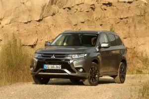 Mitsubishi Outlander PHEV MY 2016