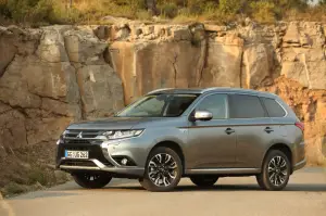 Mitsubishi Outlander PHEV MY 2016