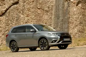 Mitsubishi Outlander PHEV MY 2016