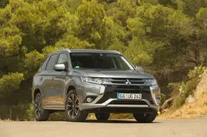 Mitsubishi Outlander PHEV MY 2016 - 11