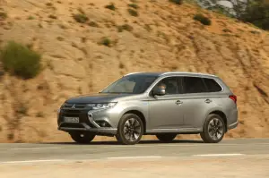 Mitsubishi Outlander PHEV MY 2016