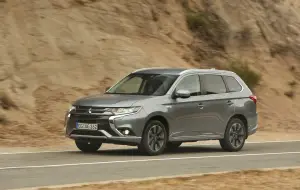 Mitsubishi Outlander PHEV MY 2016