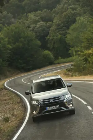 Mitsubishi Outlander PHEV MY 2016 - 17