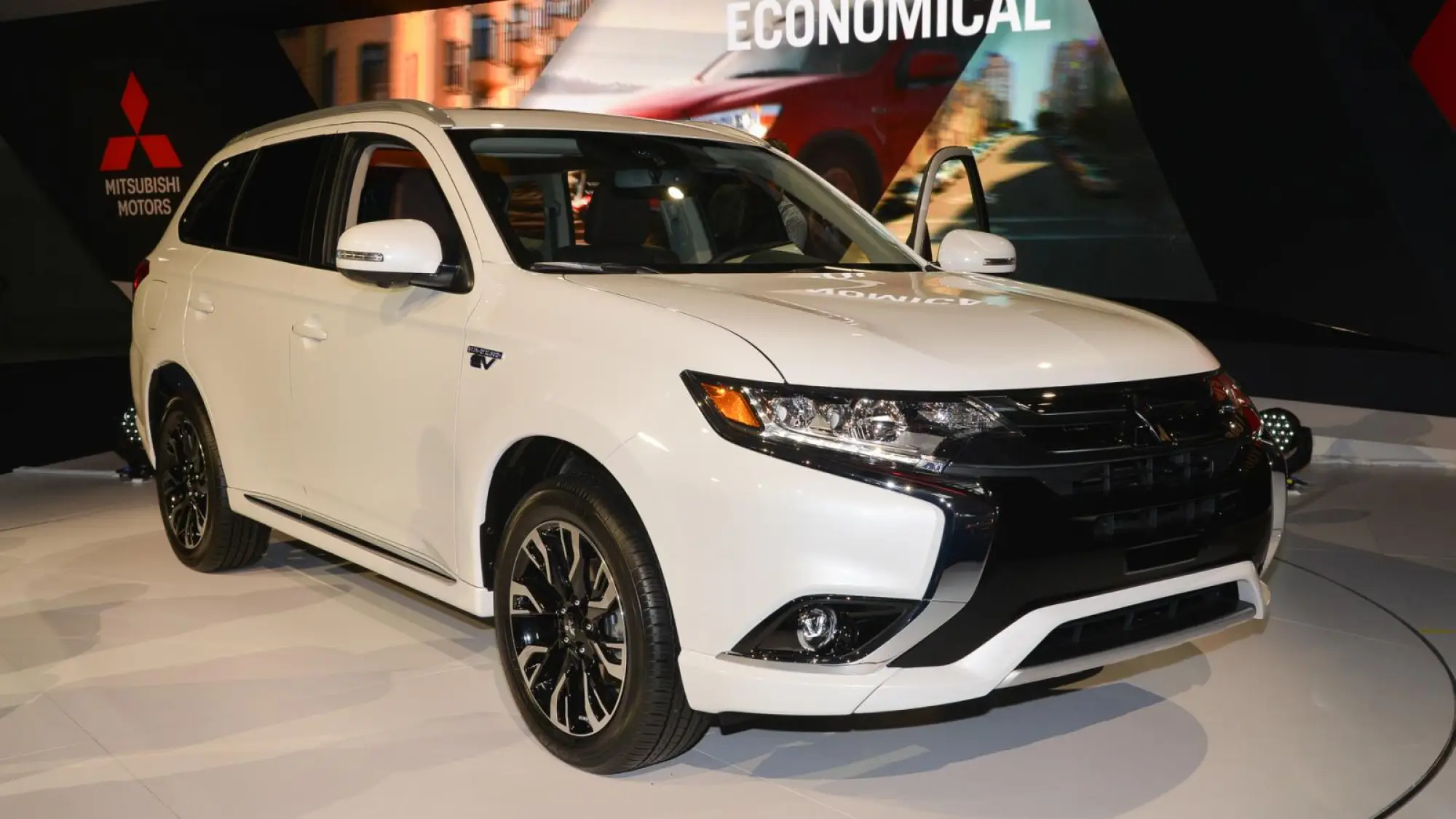 Mitsubishi Outlander PHEV MY 2017 - 1