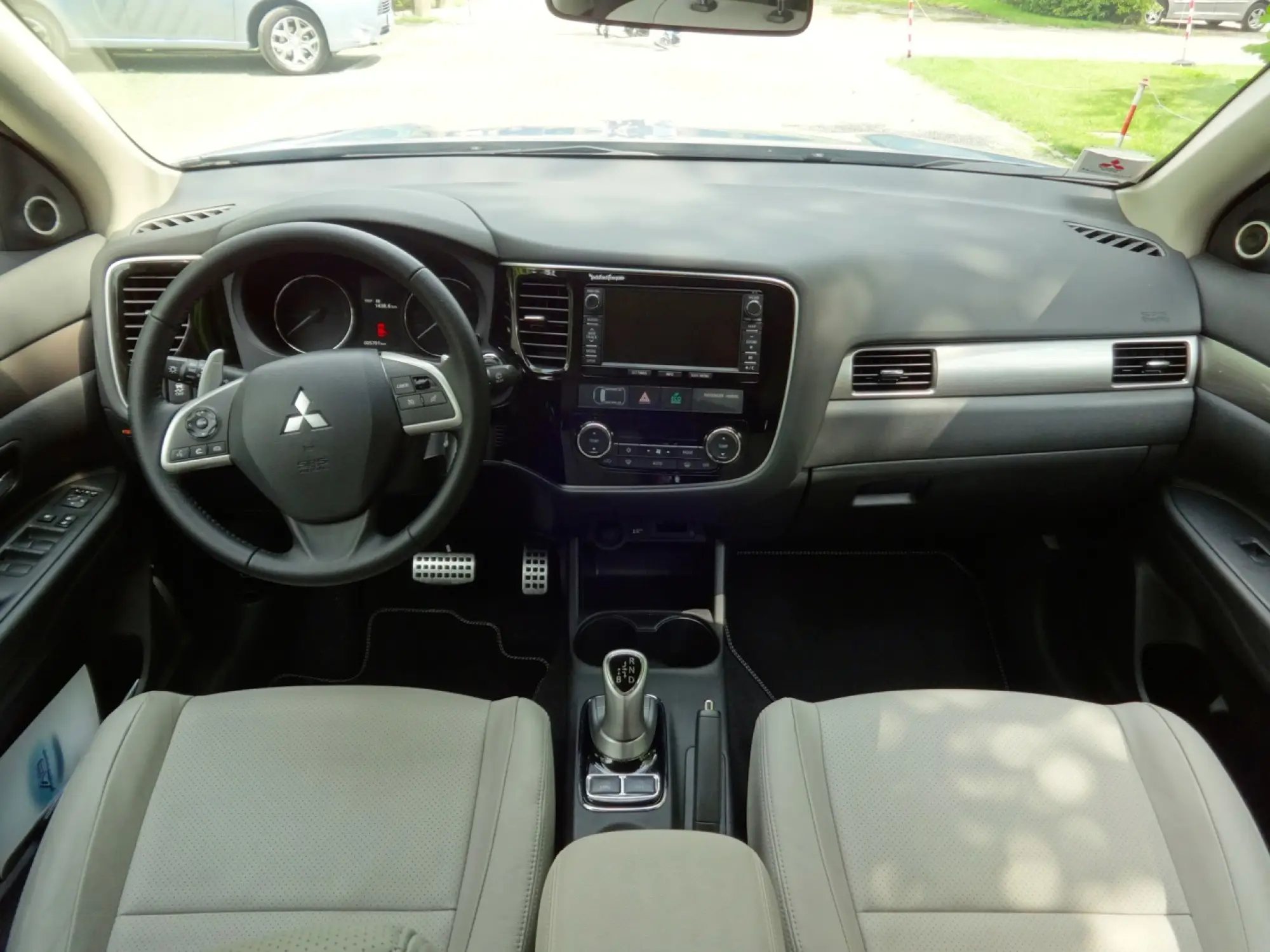 Mitsubishi Outlander PHEV - Primo Contatto - 11