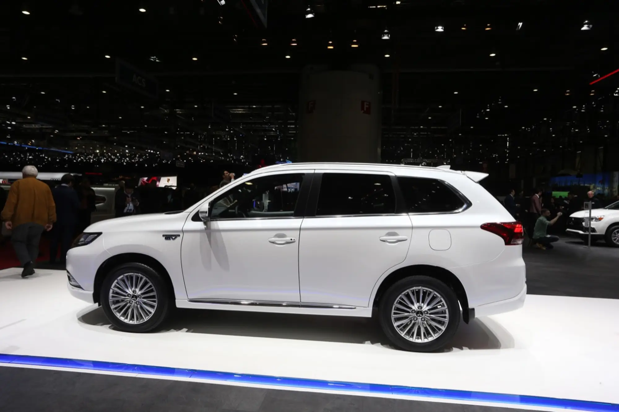 Mitsubishi Outlander Phev - Salone di Ginevra 2018 - 8