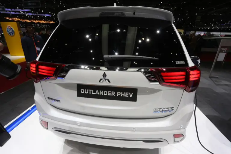 Mitsubishi Outlander Phev - Salone di Ginevra 2018 - 9