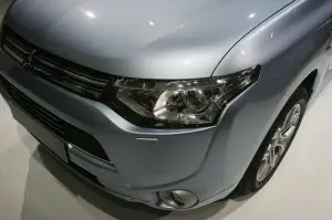 MITSUBISHI Outlander Phev - Salone di Parigi 2012