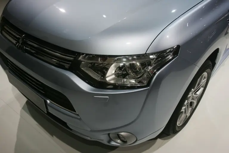 MITSUBISHI Outlander Phev - Salone di Parigi 2012 - 4
