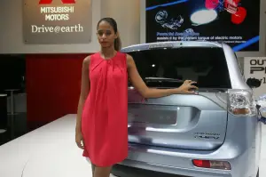 MITSUBISHI Outlander Phev - Salone di Parigi 2012