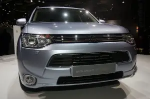 MITSUBISHI Outlander Phev - Salone di Parigi 2012