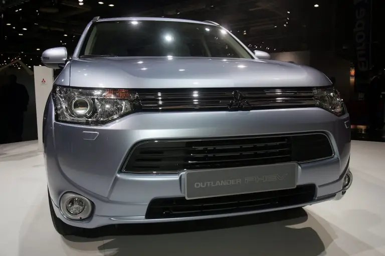 MITSUBISHI Outlander Phev - Salone di Parigi 2012 - 8