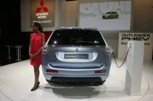 MITSUBISHI Outlander Phev - Salone di Parigi 2012