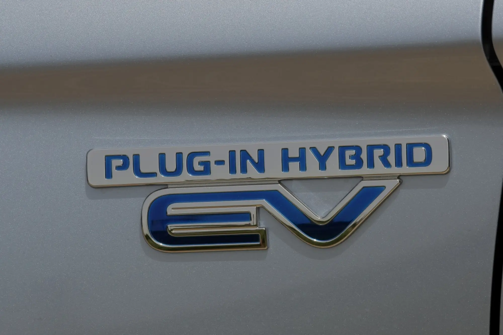 Mitsubishi Outlander PHEV - 120