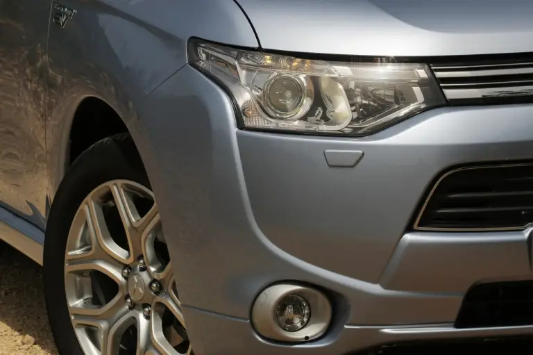 Mitsubishi Outlander PHEV - 142