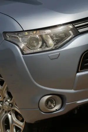 Mitsubishi Outlander PHEV - 143