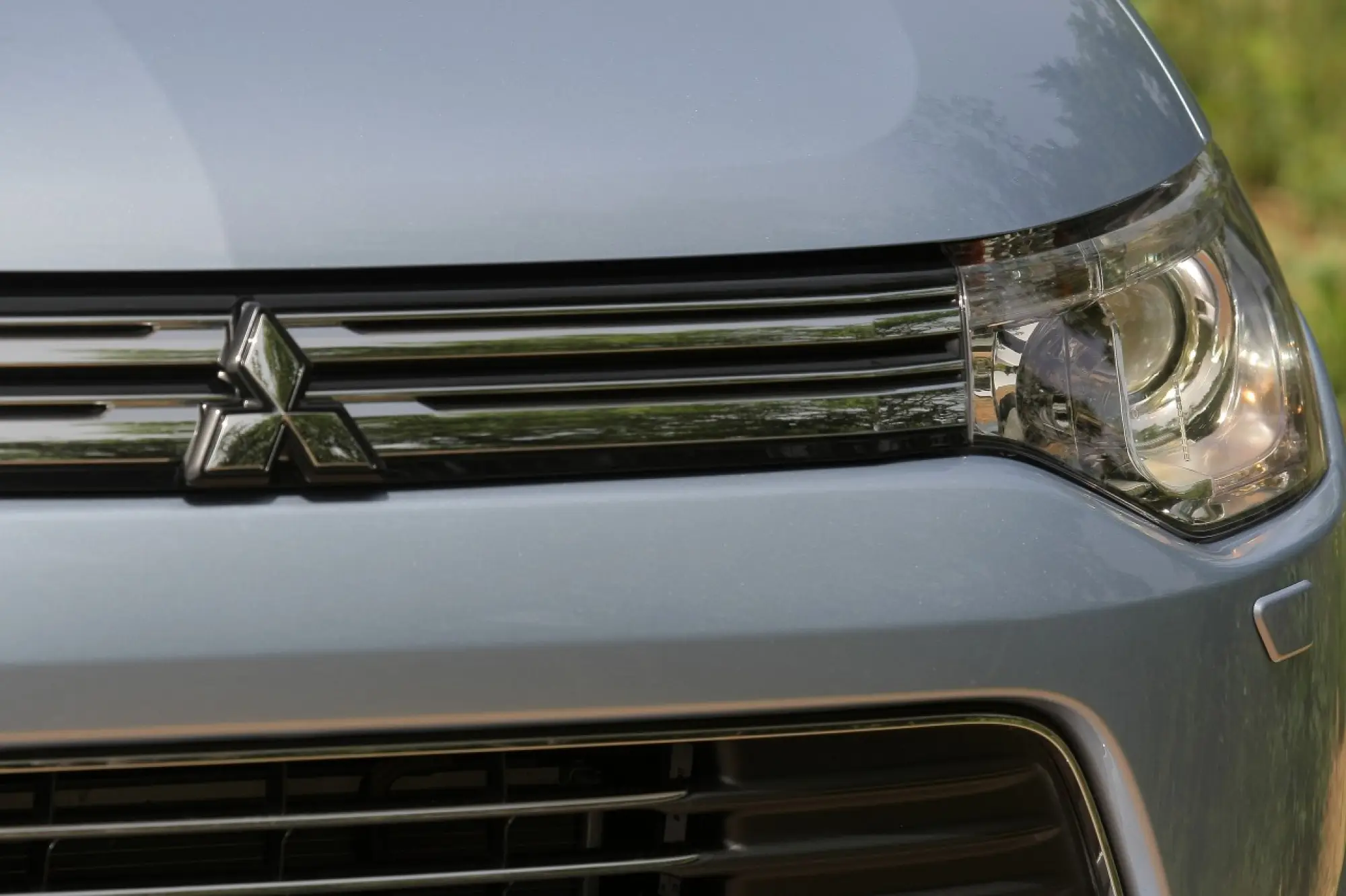 Mitsubishi Outlander PHEV - 145