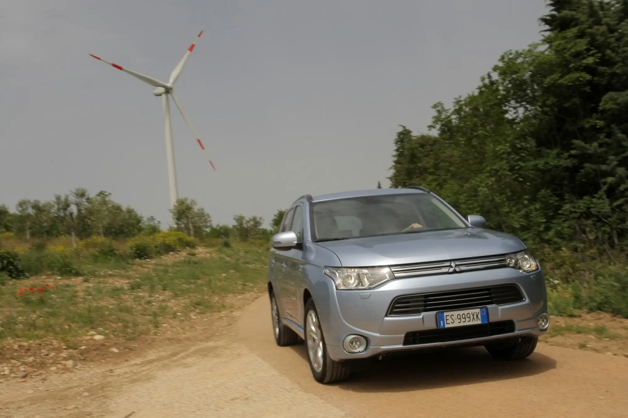 Mitsubishi Outlander PHEV - 160