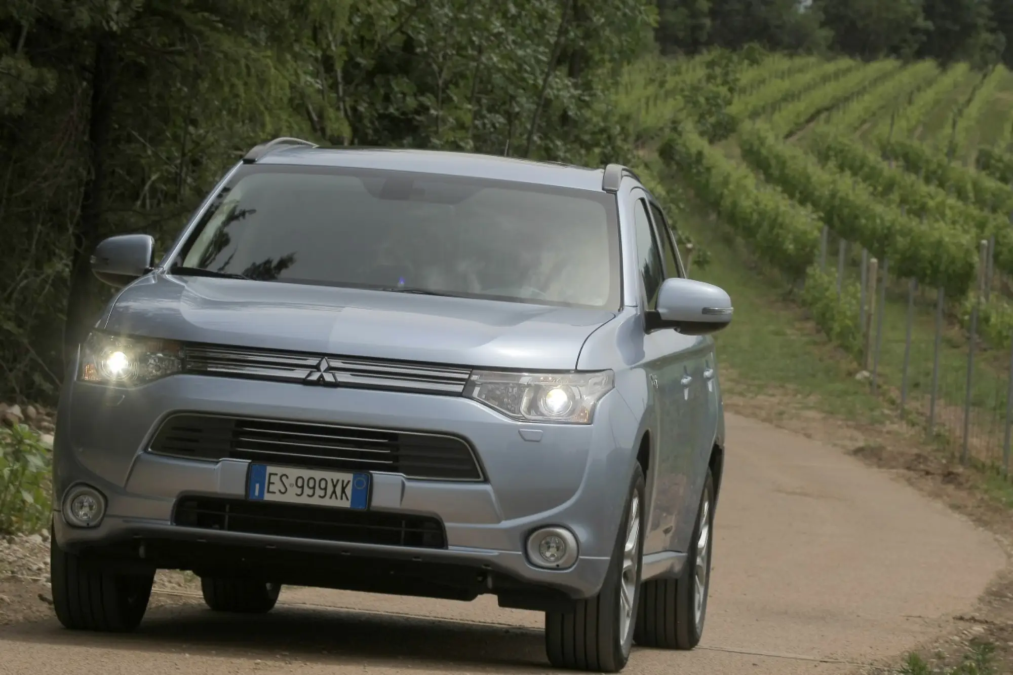 Mitsubishi Outlander PHEV - 165