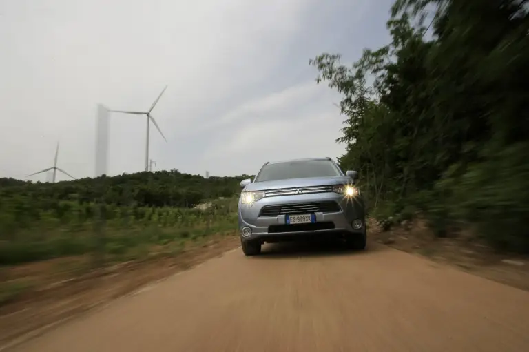 Mitsubishi Outlander PHEV - 185