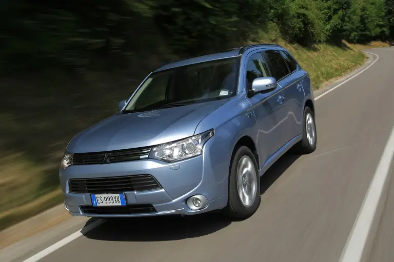 Mitsubishi Outlander PHEV - 11